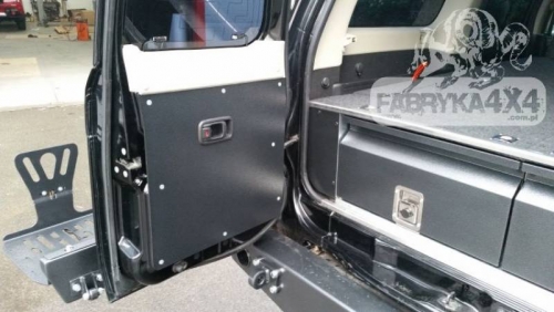 Protectie-aluminiu-usa-portbagaj-pentru-Nissan-Patrol-Y61-500x282.jpg
